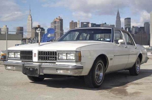 Oldsmobile 88 - 1977