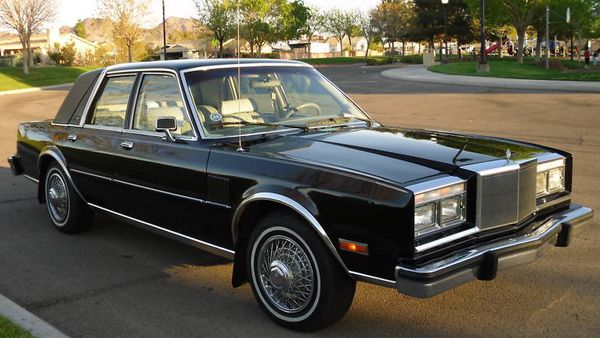 CHRYSLER New Yorker - 1982
