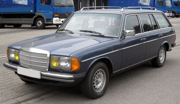 Mercedes-Benz 200 T - 1975 [ S123 ]