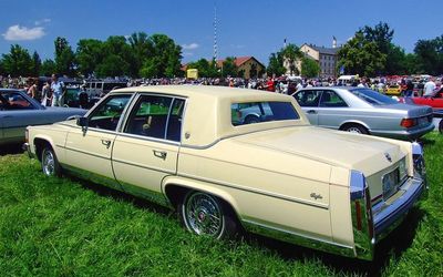 Cadillac Brougham - 1986