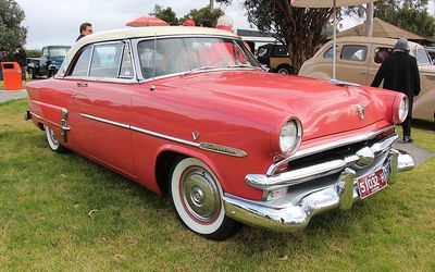 Ford Crestline - 1952