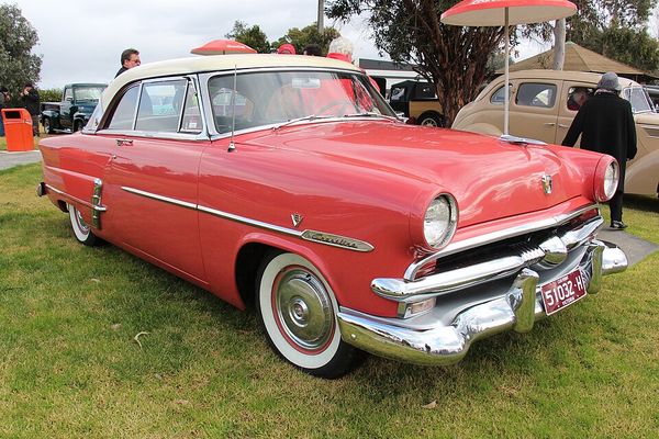 Ford Crestline - 1952