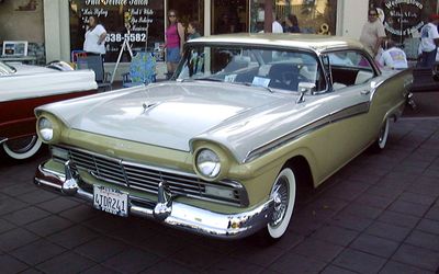 Ford Fairlane (2nd gen) - 1957