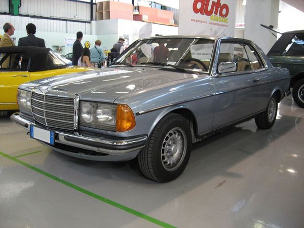 Mercedes-Benz 230 C - 1975 [ C123 ]