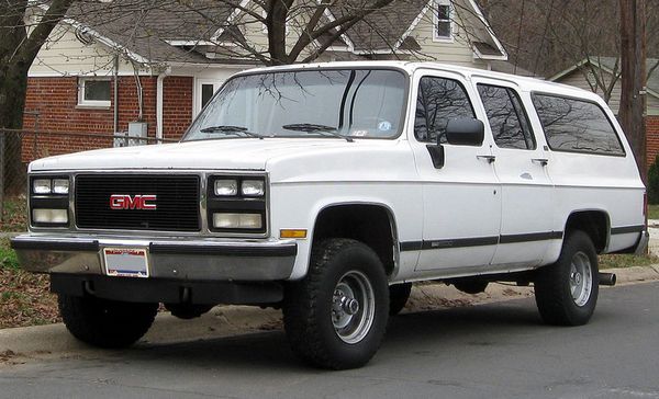 Chevrolet Suburban - 1973