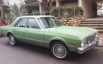 Plymouth Volare - 1976