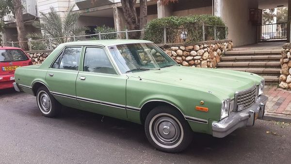 Plymouth Volare - 1976