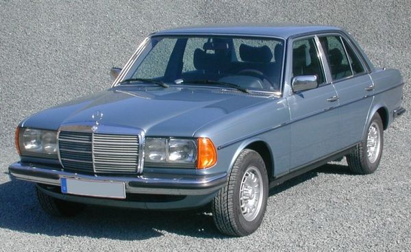 Mercedes-Benz 200 - 1975 [ W123 ]